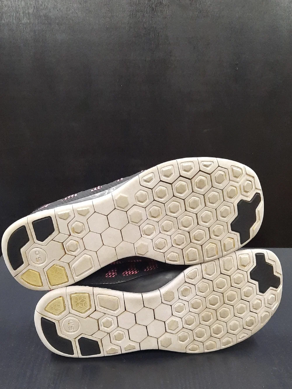 Nike Free Run 5.0 Running Shoes Girls Size 7Y Black Pink Athletic Sneakers